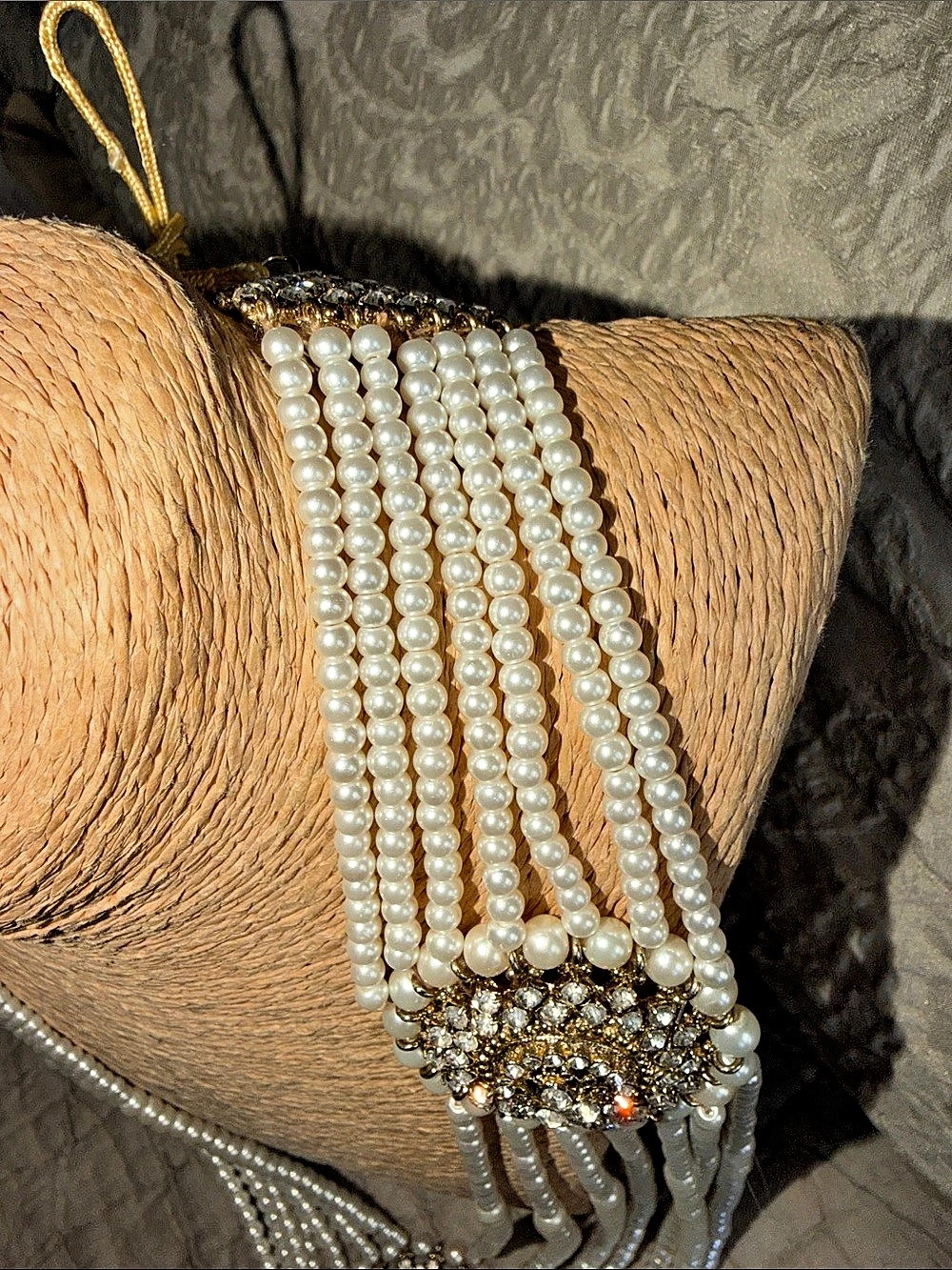 Layered Pearl Statement Necklace in White & Gold Like New - Picture 10 of 15